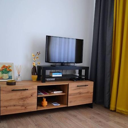 Modern City Center 2 Bedroom Apartment Sofia Exterior photo