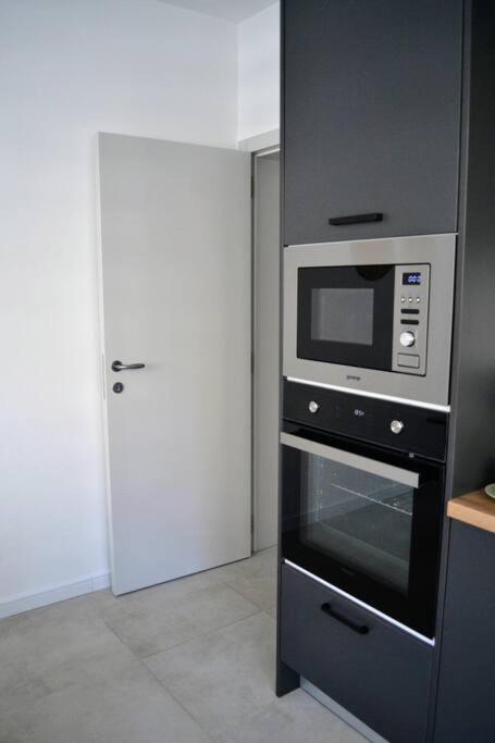 Modern City Center 2 Bedroom Apartment Sofia Exterior photo